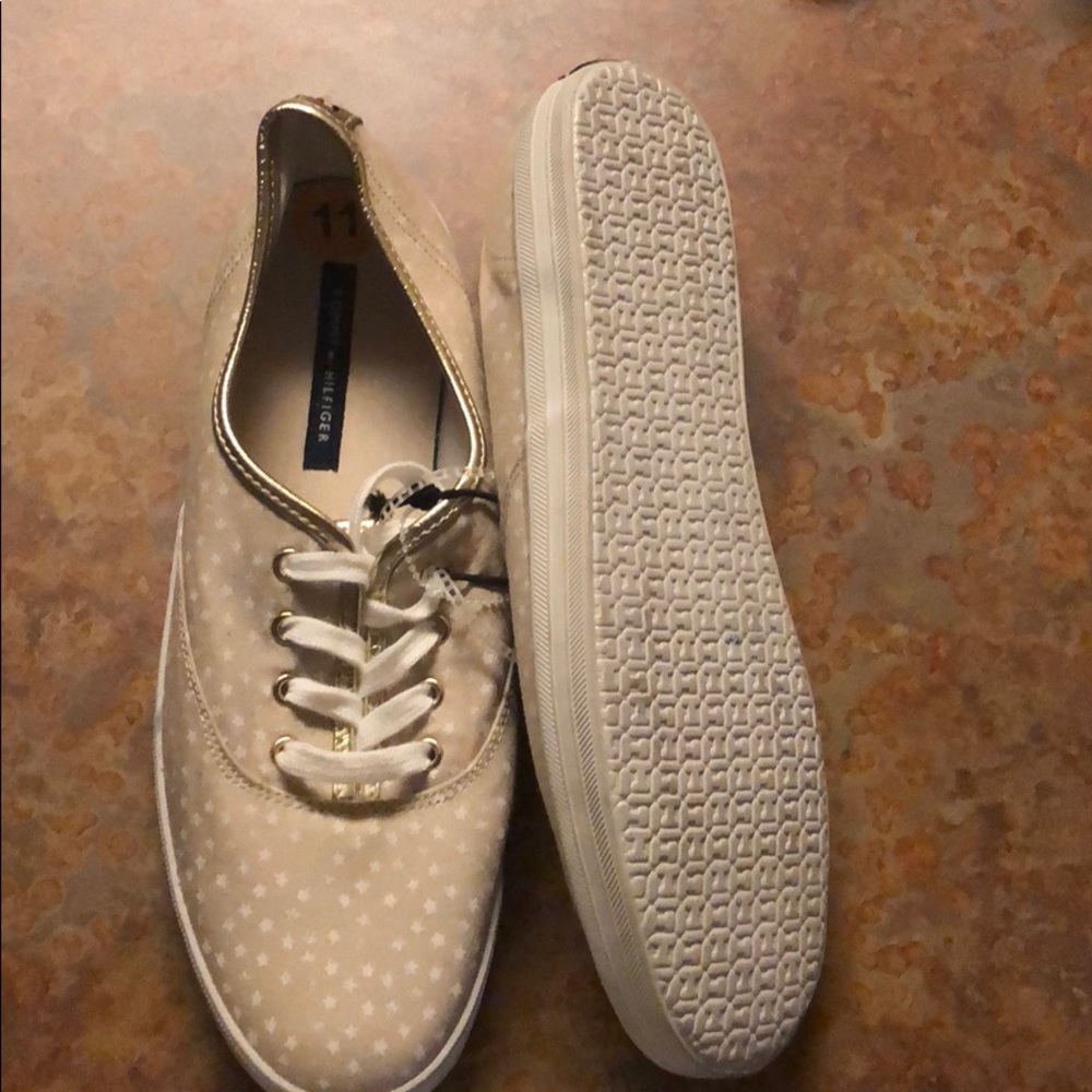 NWOT Tommy Hilfiger shoes